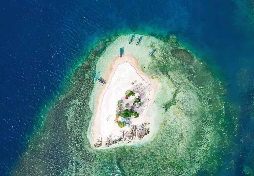 Eksplorasi keindahan laut lombok